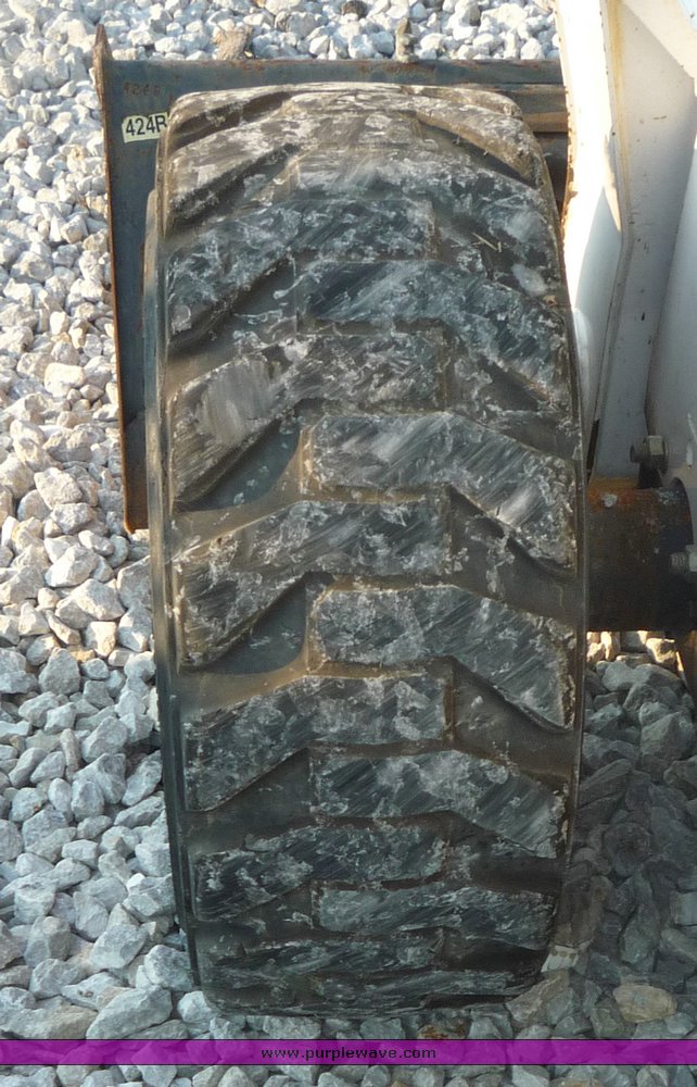 image for item 2298 2005 Bobcat S250 skid steer