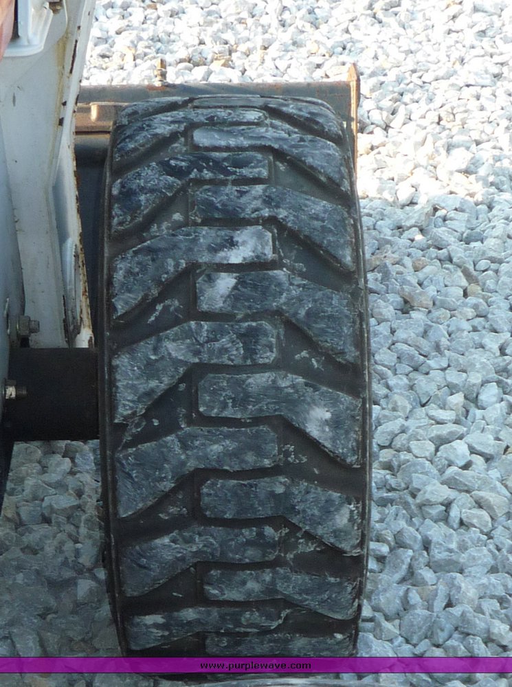 image for item 2298 2005 Bobcat S250 skid steer