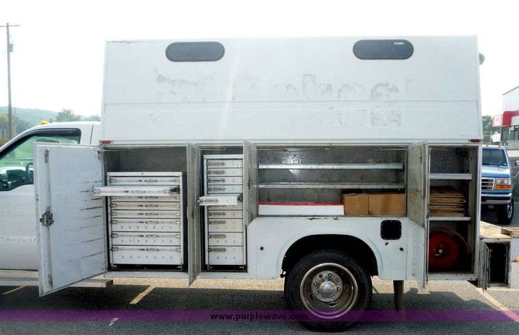 image for item 4081 2000 Ford F550 XL Super Duty service truck