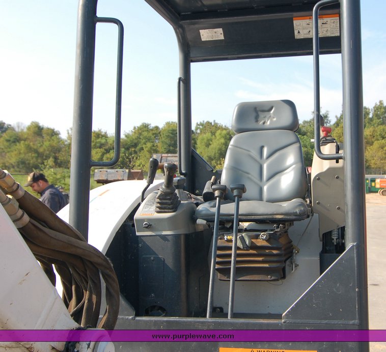 image for item 6005 2006 Bobcat 337G compact excavator