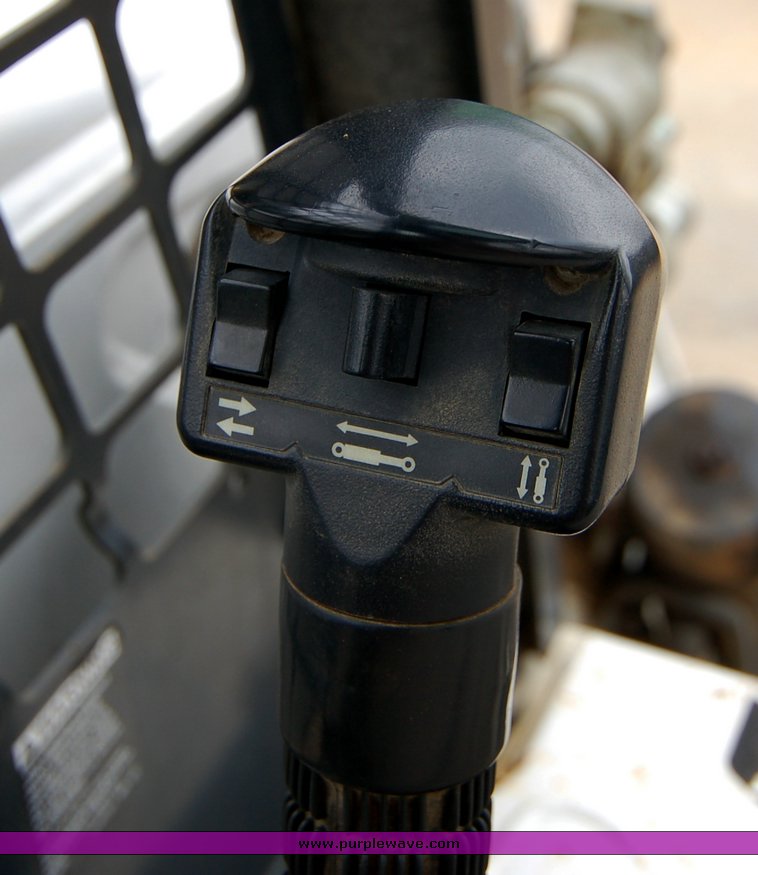 image for item 6009 2005 Bobcat T250 skid steer