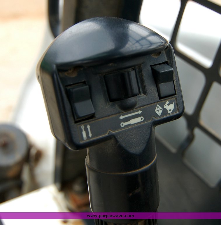 image for item 6009 2005 Bobcat T250 skid steer