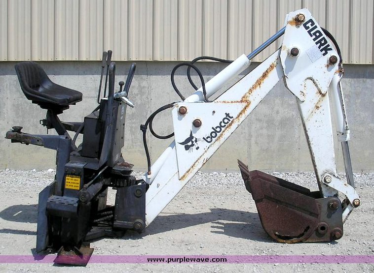 image for item 8008 Bobcat 909 backhoe attachment