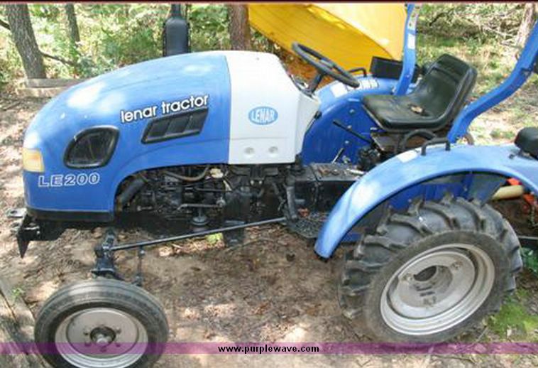image for item 1004 Lanair LE200 tractor