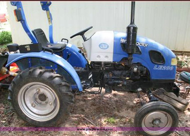 image for item 1004 Lanair LE200 tractor