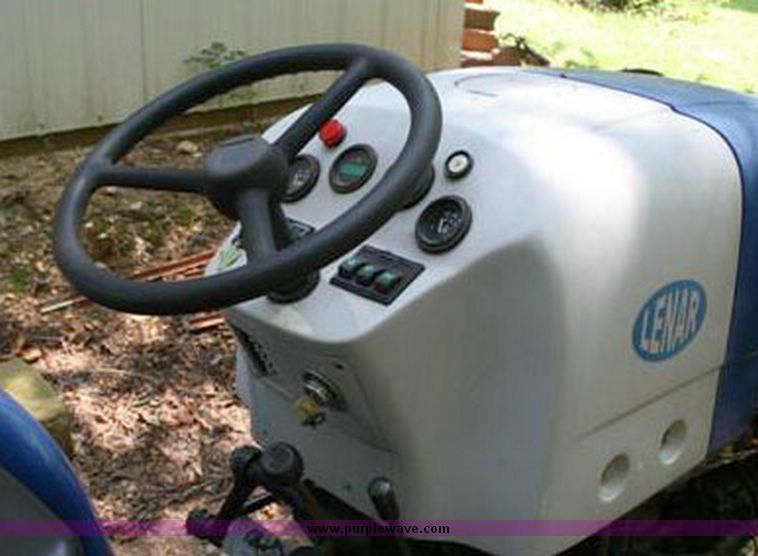 image for item 1004 Lanair LE200 tractor
