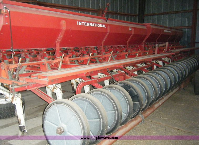 image for item 1101 International 150 hoe drill with liquid fertilizer