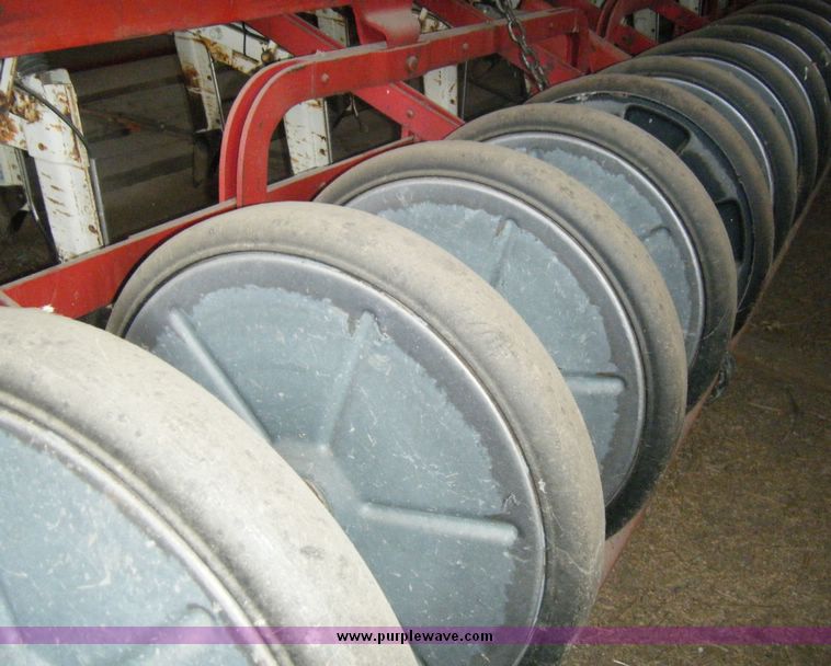 image for item 1101 International 150 hoe drill with liquid fertilizer