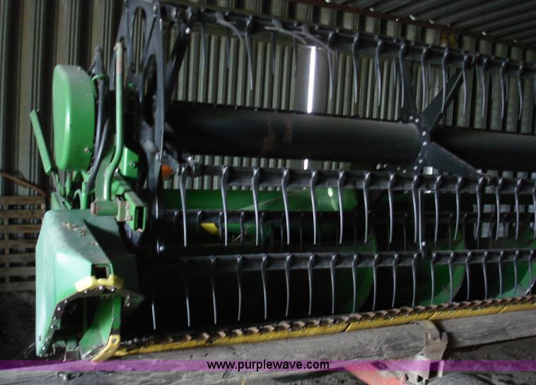 image for item 1300 1997 John Deere 925 flex platform with finger reel