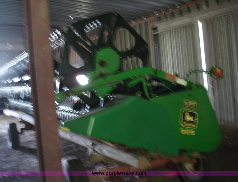 image for item 1300 1997 John Deere 925 flex platform with finger reel
