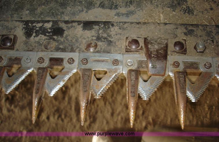 image for item 1300 1997 John Deere 925 flex platform with finger reel