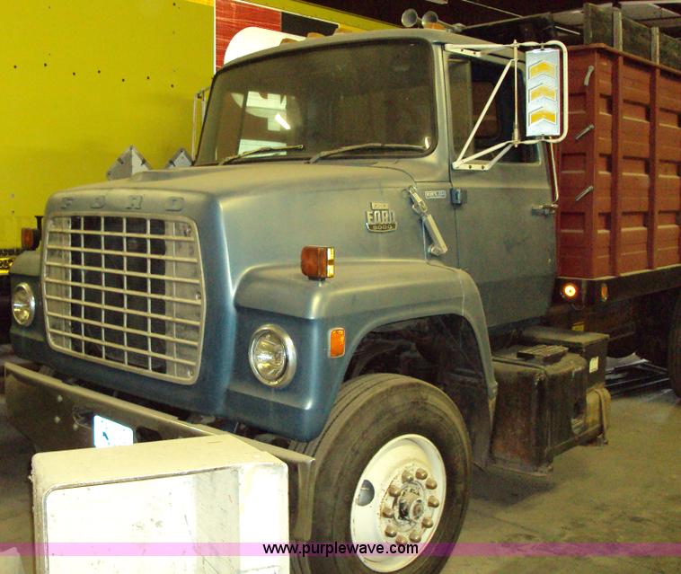 image for item 1503 1980 Ford 8000 grain truck
