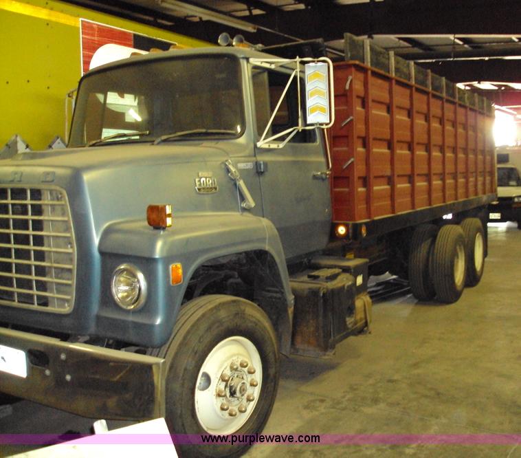 image for item 1503 1980 Ford 8000 grain truck
