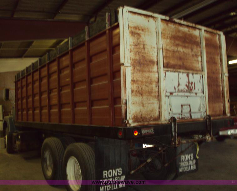 image for item 1503 1980 Ford 8000 grain truck