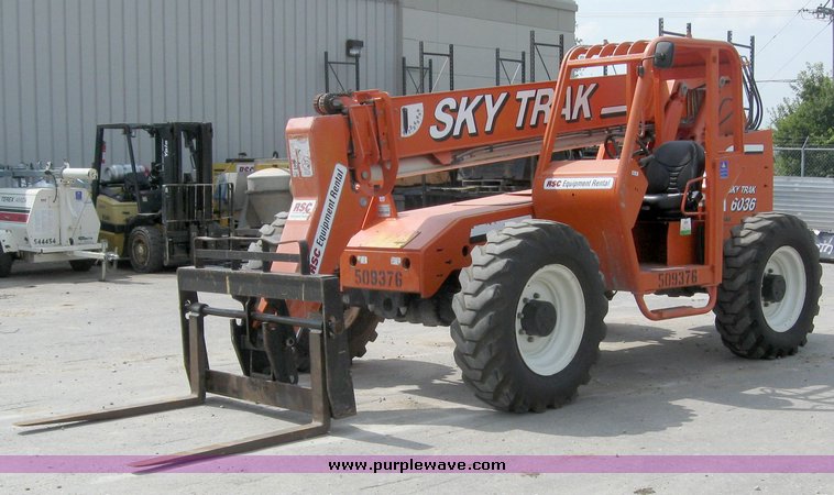 image for item 2192 2004 SkyTrak 6036 telehandler