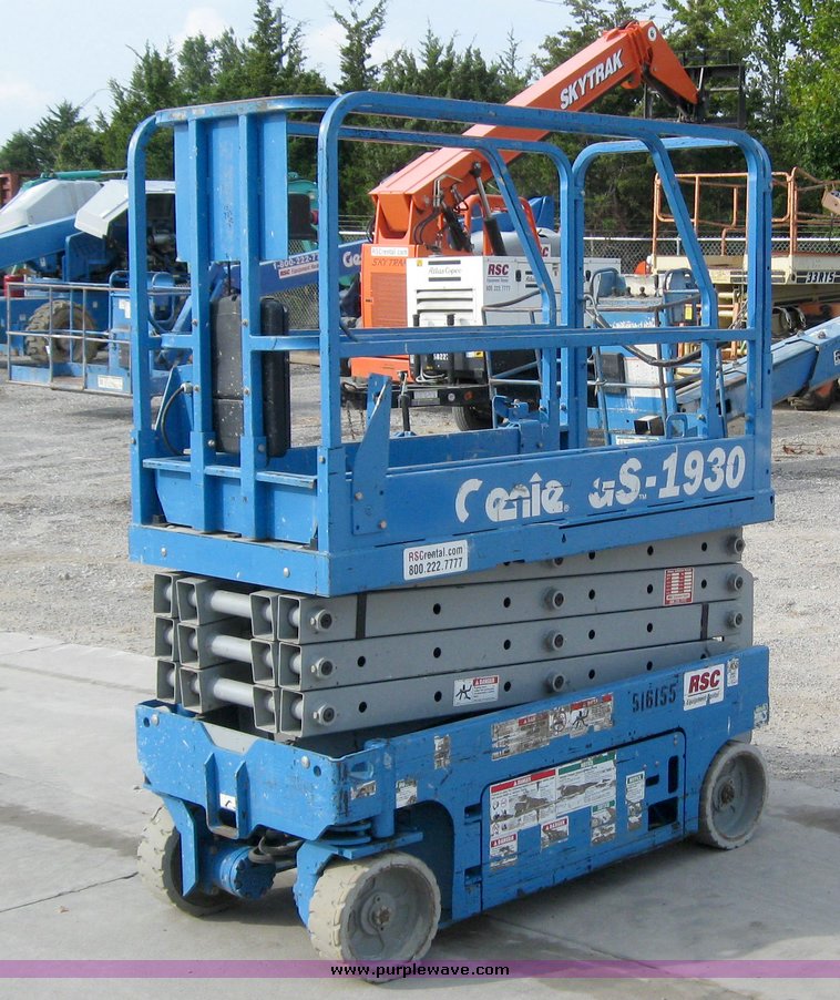 image for item 2193 2004 Genie GS1930 scissor lift