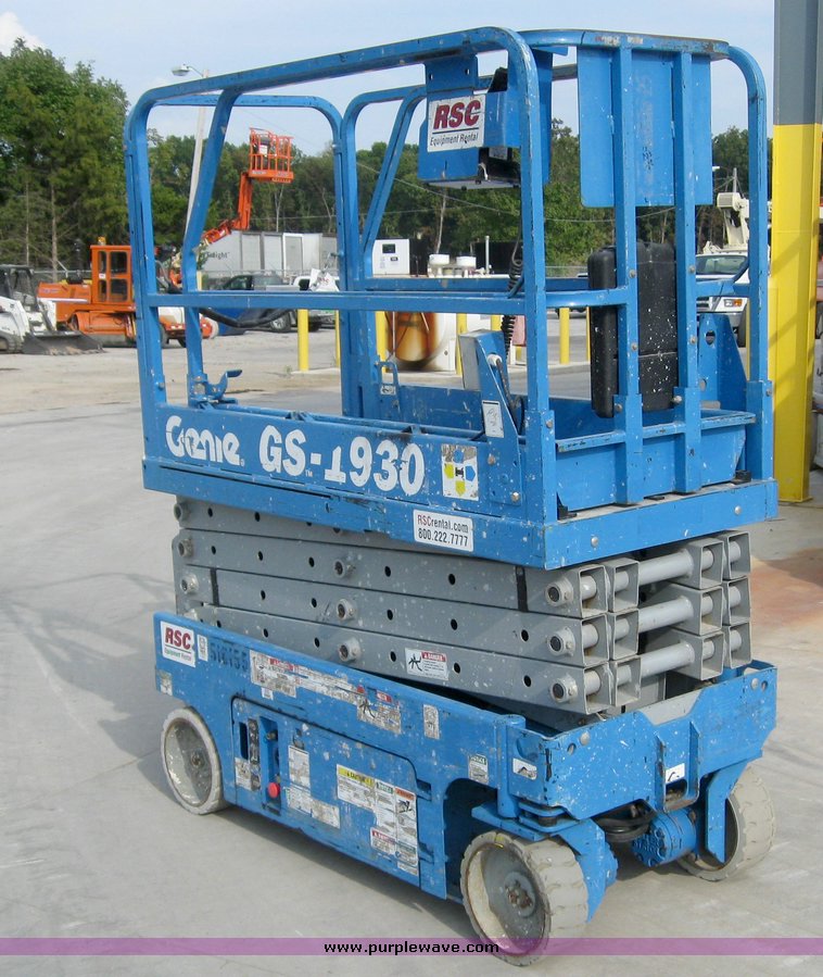 image for item 2193 2004 Genie GS1930 scissor lift