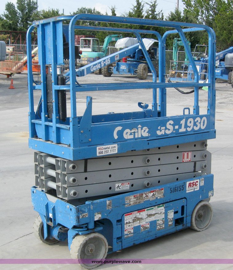image for item 2193 2004 Genie GS1930 scissor lift