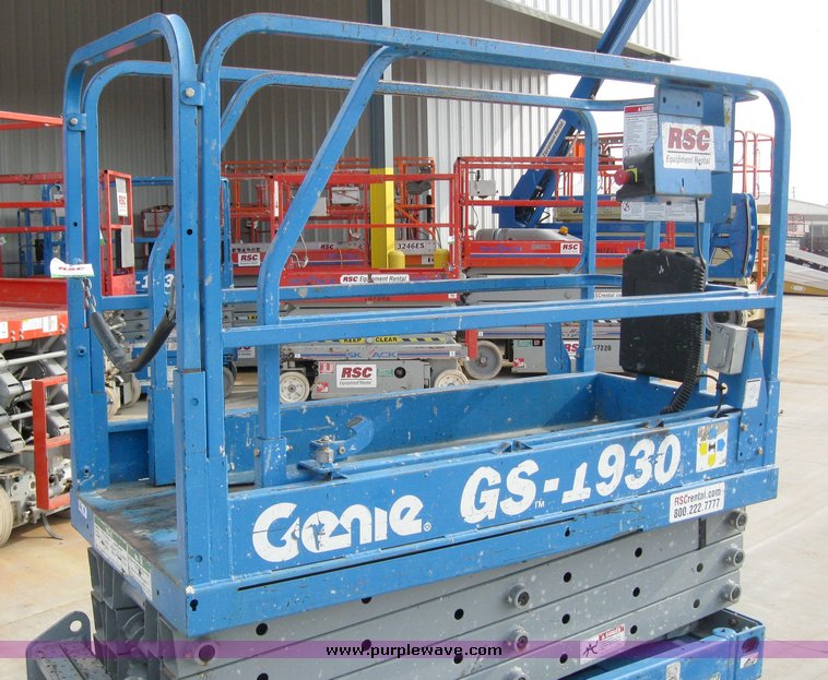 image for item 2193 2004 Genie GS1930 scissor lift