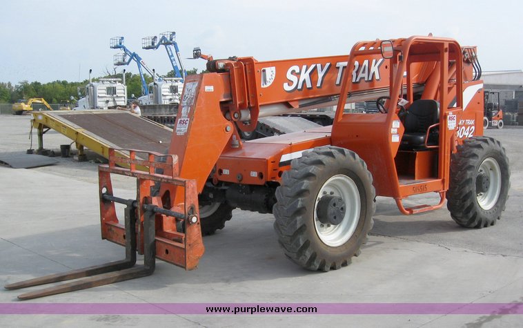 image for item 2194 2004 SkyTrak 8042 telehandler