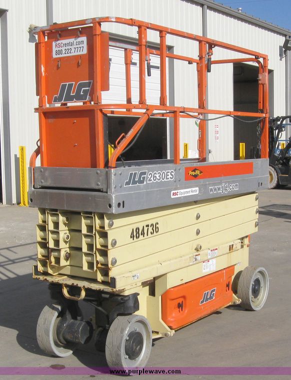 image for item 2196 2004 JLG 2630ES scissor lift