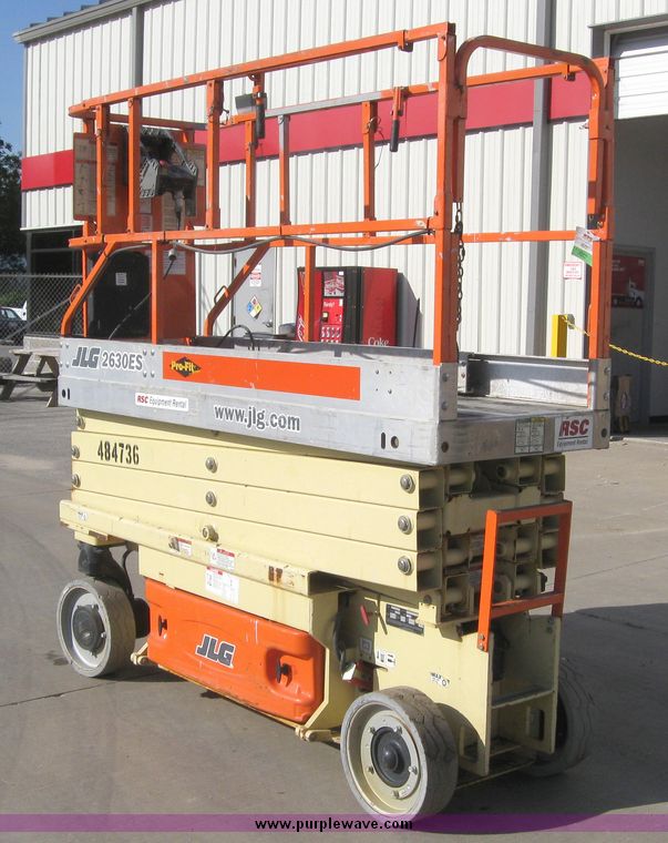 image for item 2196 2004 JLG 2630ES scissor lift