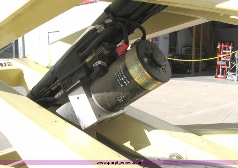 image for item 2196 2004 JLG 2630ES scissor lift