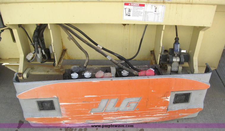 image for item 2196 2004 JLG 2630ES scissor lift