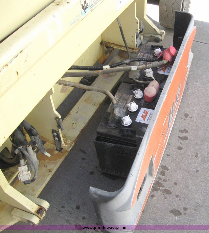 image for item 2196 2004 JLG 2630ES scissor lift