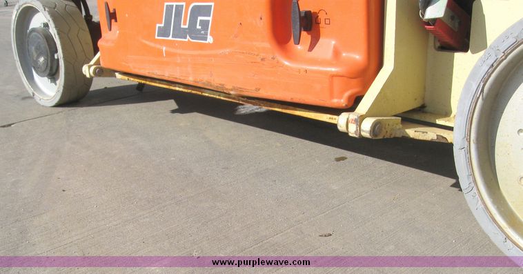 image for item 2196 2004 JLG 2630ES scissor lift