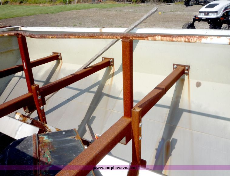 image for item 3091 Simonsen Q812SSDJ hydraulic spreader box