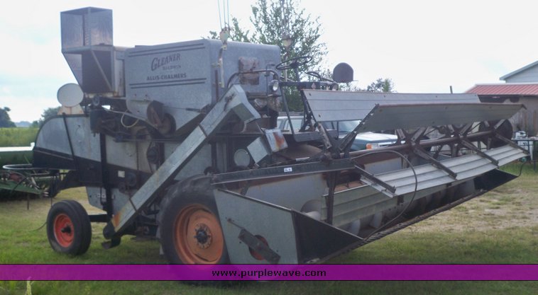 image for item 3433 Allis-Chalmers Gleaner A combine