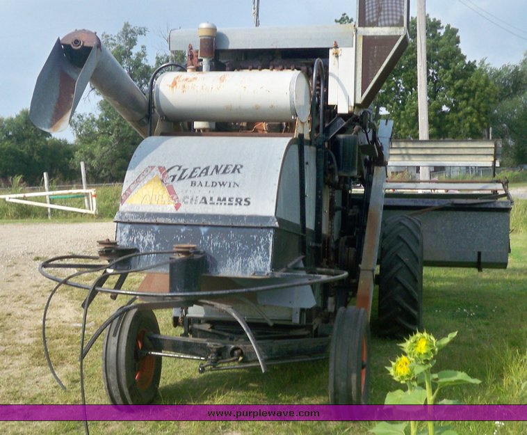 image for item 3433 Allis-Chalmers Gleaner A combine