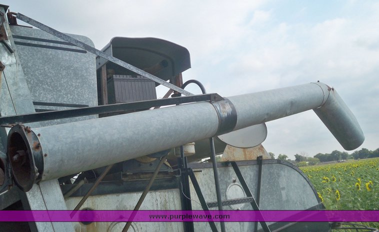 image for item 3433 Allis-Chalmers Gleaner A combine