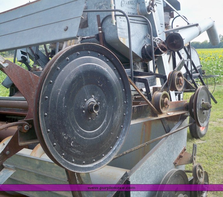 image for item 3433 Allis-Chalmers Gleaner A combine