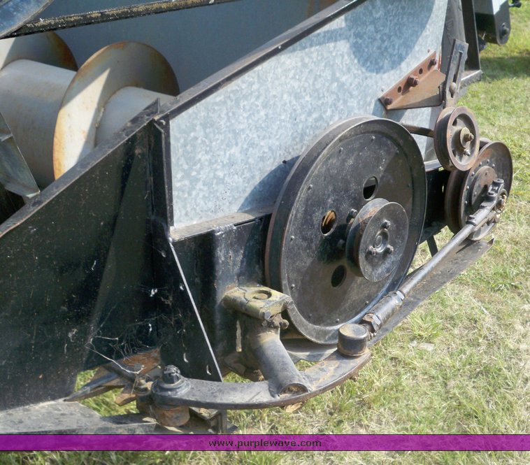 image for item 3433 Allis-Chalmers Gleaner A combine