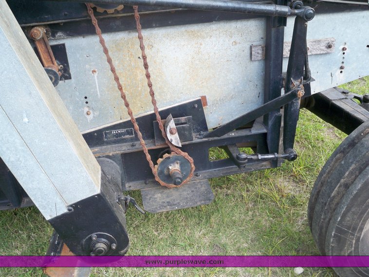 image for item 3433 Allis-Chalmers Gleaner A combine
