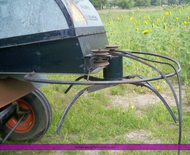 image for item 3433 Allis-Chalmers Gleaner A combine