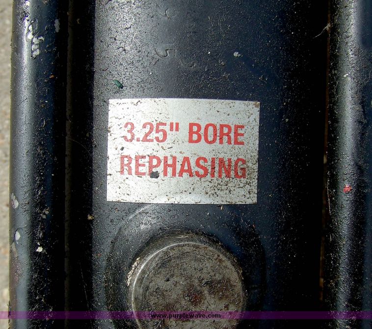 image for item 5939 (2) Midway hydraulic cylinders