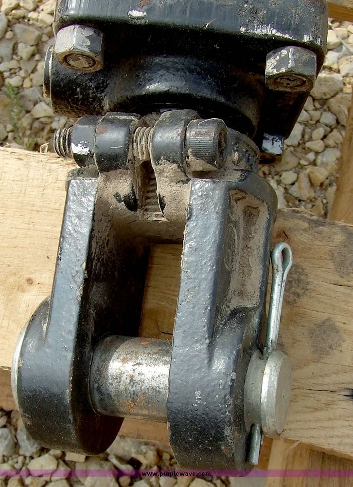 image for item 5940 Midway hydraulic cylinder