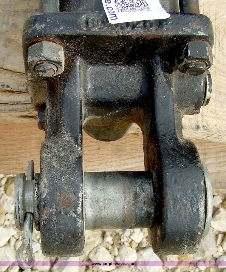 image for item 5940 Midway hydraulic cylinder