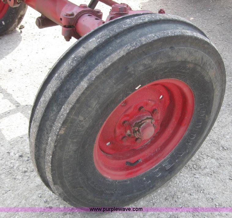 image for item 5951 International 826 tractor