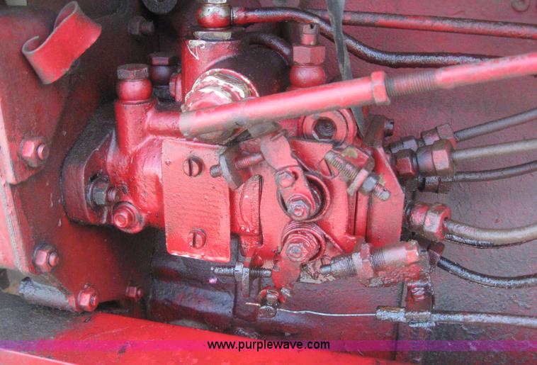 image for item 5951 International 826 tractor