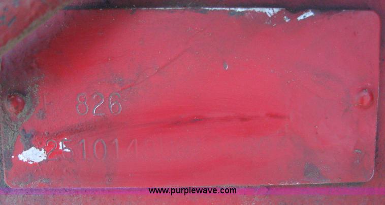 image for item 5951 International 826 tractor