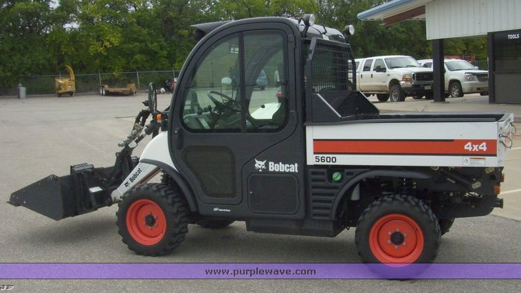 image for item 7173 2007 Bobcat 5600T toolcat