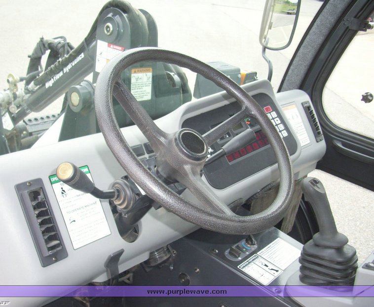 image for item 7173 2007 Bobcat 5600T toolcat