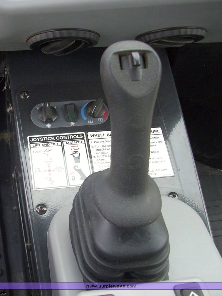 image for item 7173 2007 Bobcat 5600T toolcat