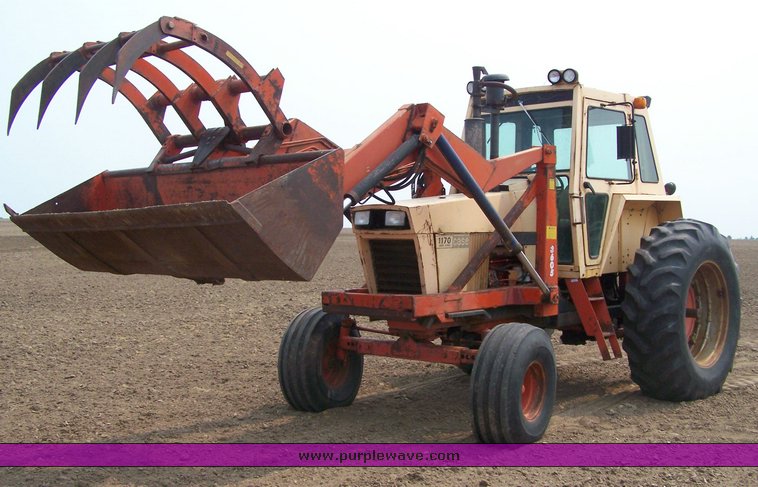 image for item 8377 1976 Case 1070 tractor with 3605 high lift loader