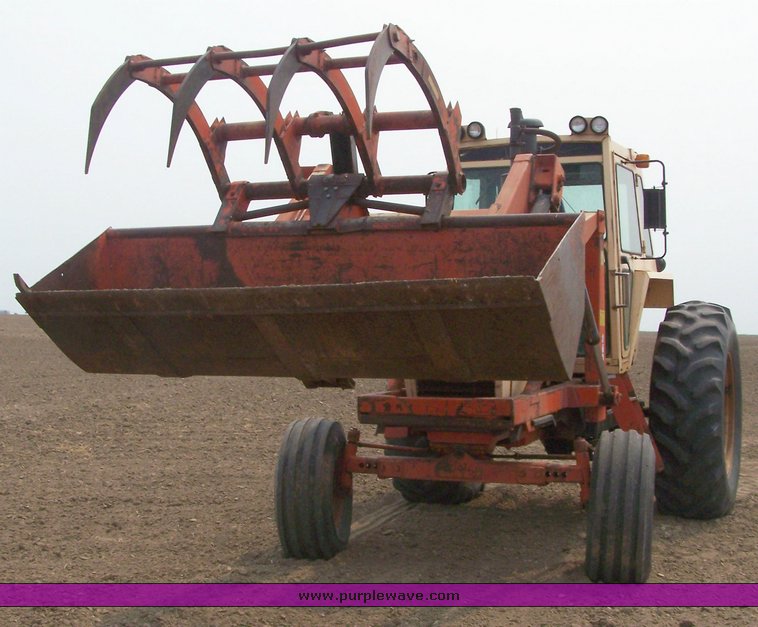 image for item 8377 1976 Case 1070 tractor with 3605 high lift loader