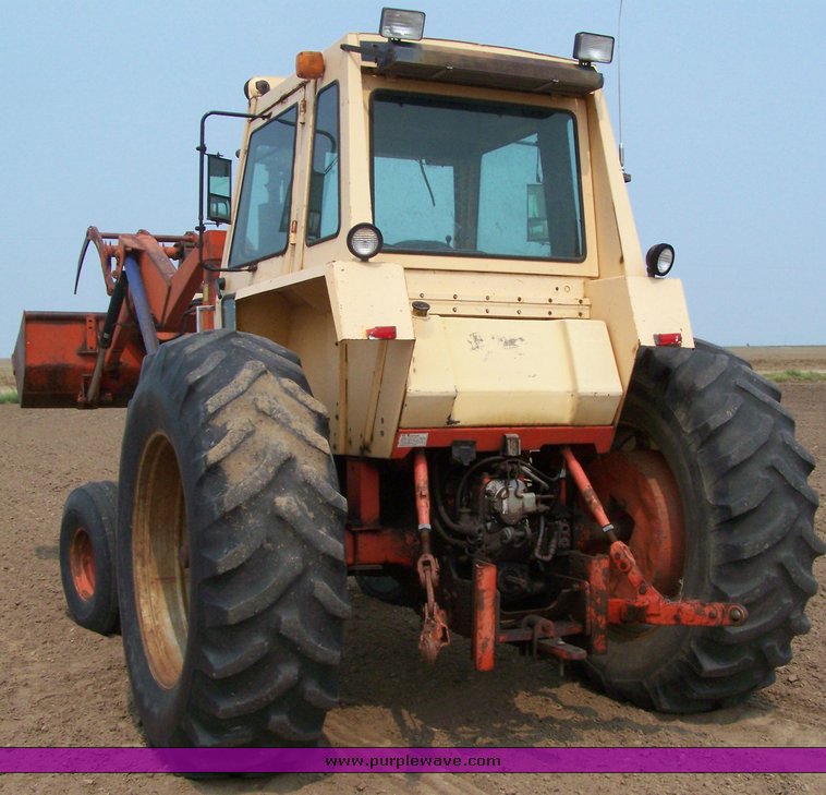 image for item 8377 1976 Case 1070 tractor with 3605 high lift loader